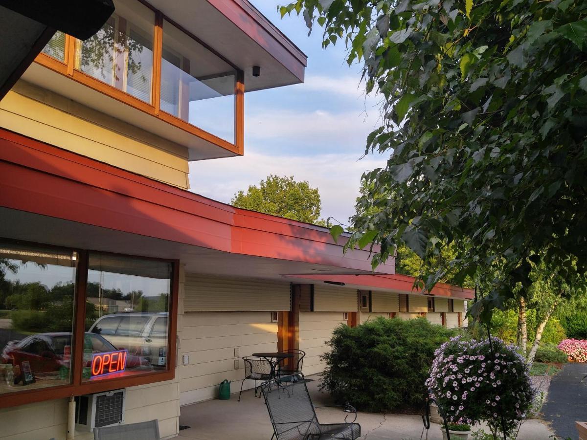 The Usonian Inn Llcスプリング・グリーン エクステリア 写真